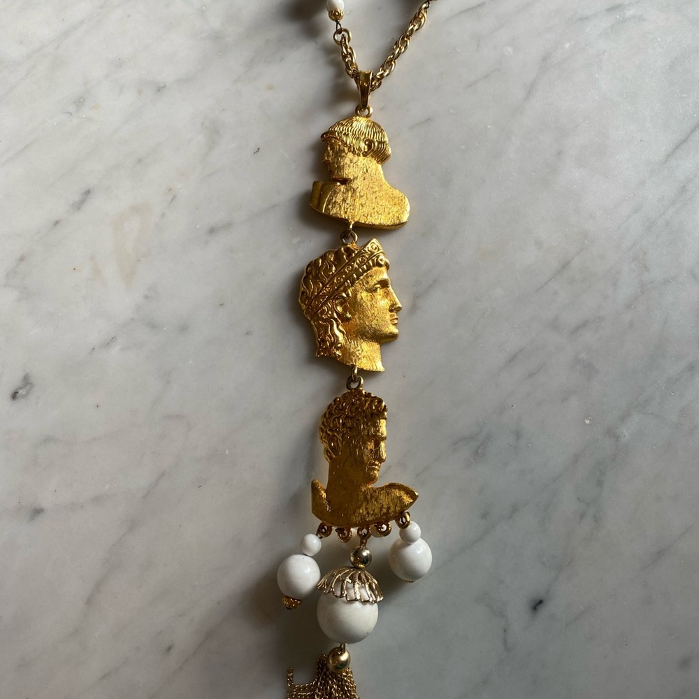 Judith Lieber Style Roman Gold Cameo Pendant Necklace